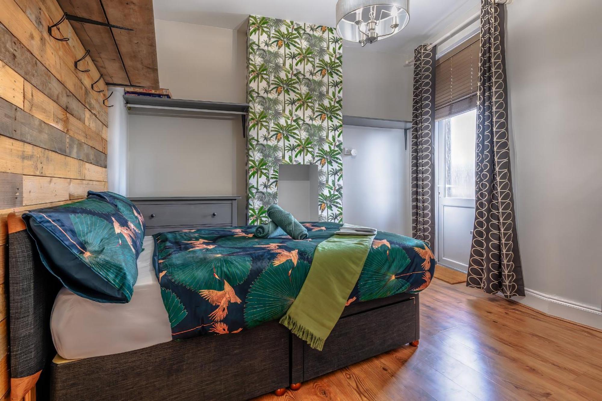 Modern Serviced Apartment: Views Of Village Center Бристоль Экстерьер фото